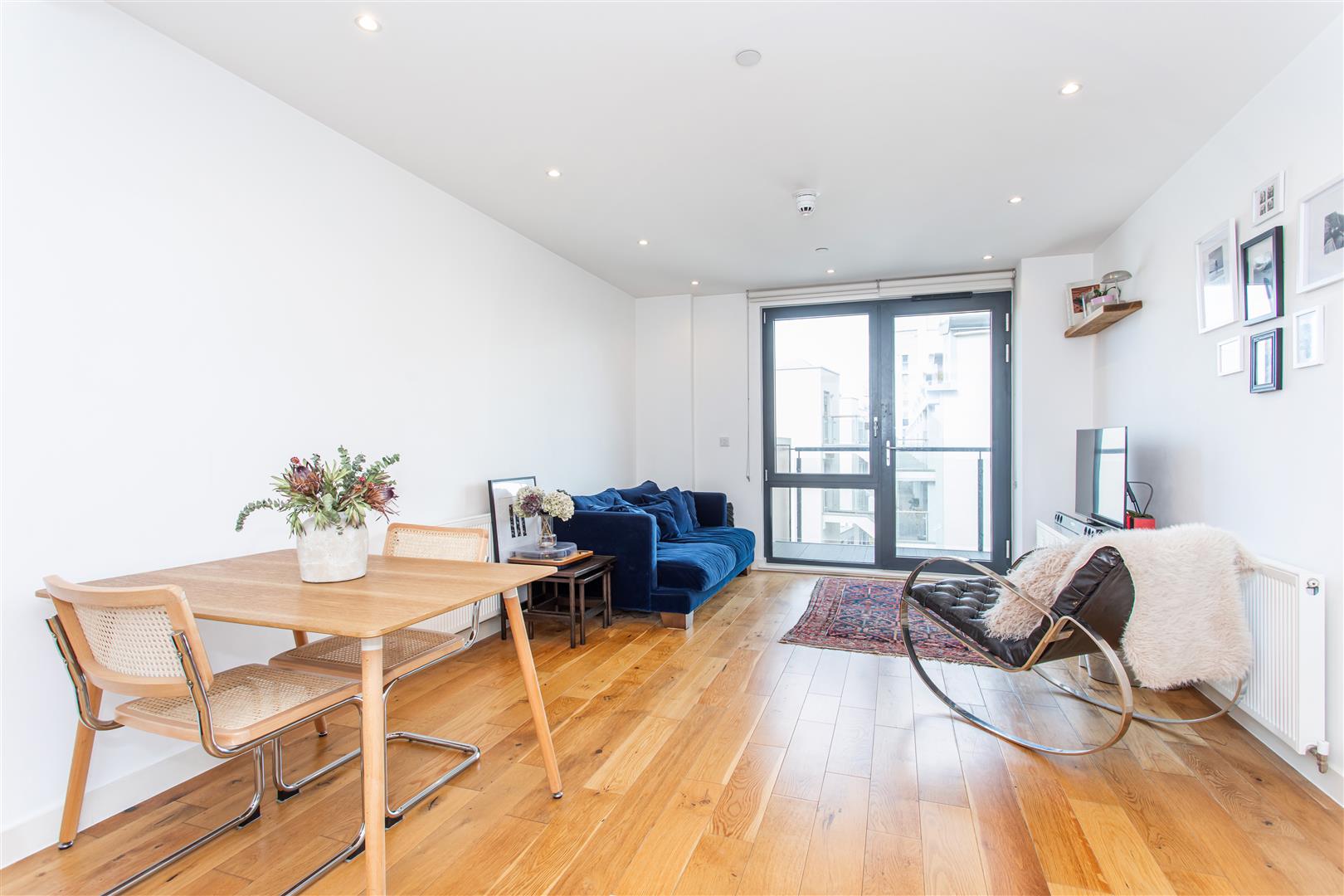 1 bed property in Palmers Road, London